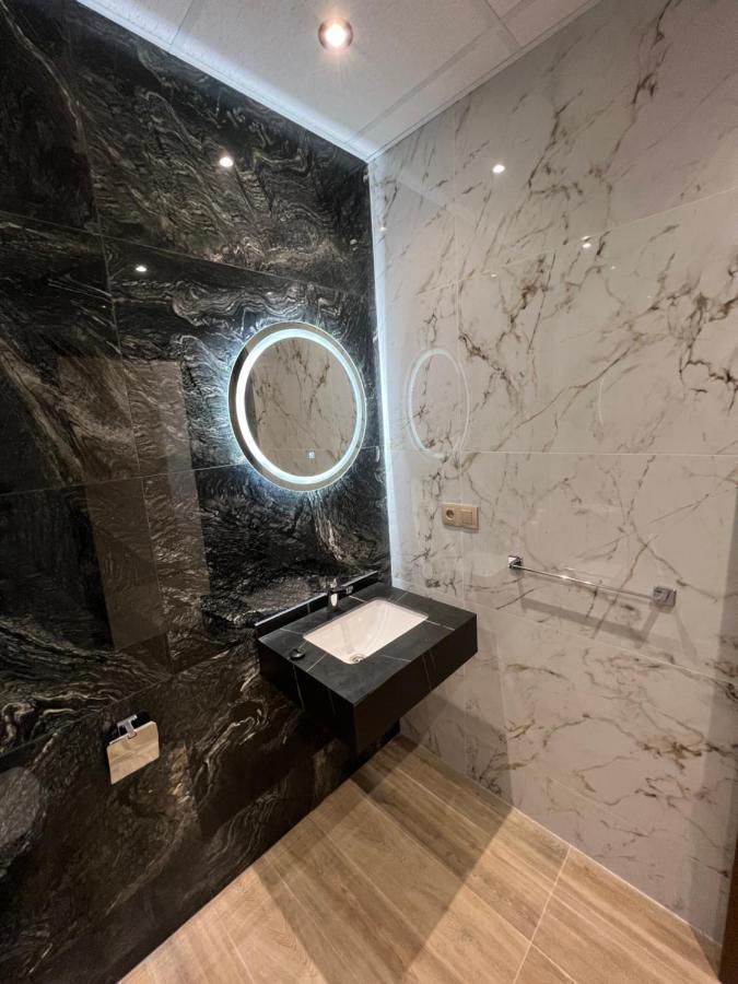 1 Apartment De Luxe Hay Almatar Надор Екстериор снимка